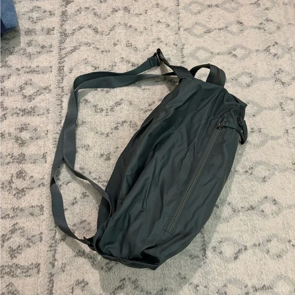 lululemon athletica Fast Track Green Backpack - Picture 2 of 6